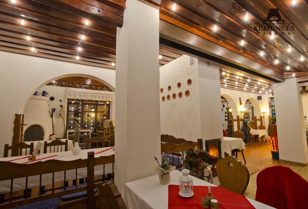 Kemences Csarda Es Panzio Hotel ไฮจ์ดุสโซบอสโล ภายนอก รูปภาพ